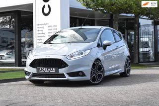 Ford Fiesta 1.6 ST200 XENON, ACHTERUITRIJCAMERA, STOELVERWARMING, LEDER